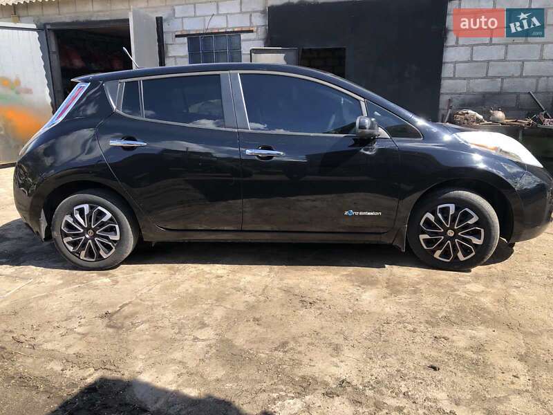Хетчбек Nissan Leaf 2014 в Кропивницькому