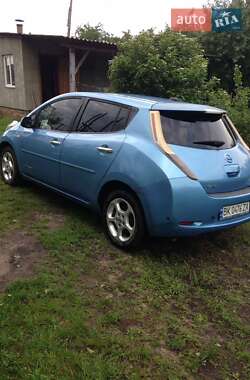 Хэтчбек Nissan Leaf 2011 в Сарнах
