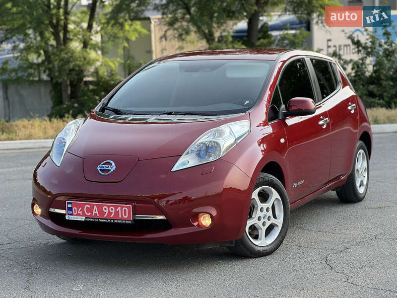 Хэтчбек Nissan Leaf 2014 в 