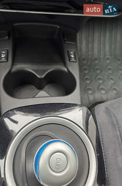 Хэтчбек Nissan Leaf 2015 в 