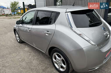 Хэтчбек Nissan Leaf 2015 в 