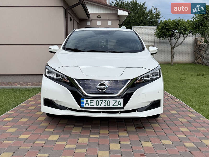 Хетчбек Nissan Leaf 2018 в Дніпрі