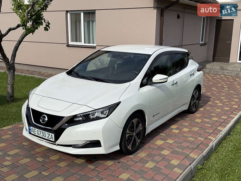 Хетчбек Nissan Leaf 2018 в Дніпрі