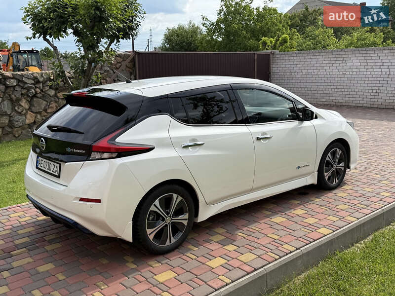Хетчбек Nissan Leaf 2018 в Дніпрі