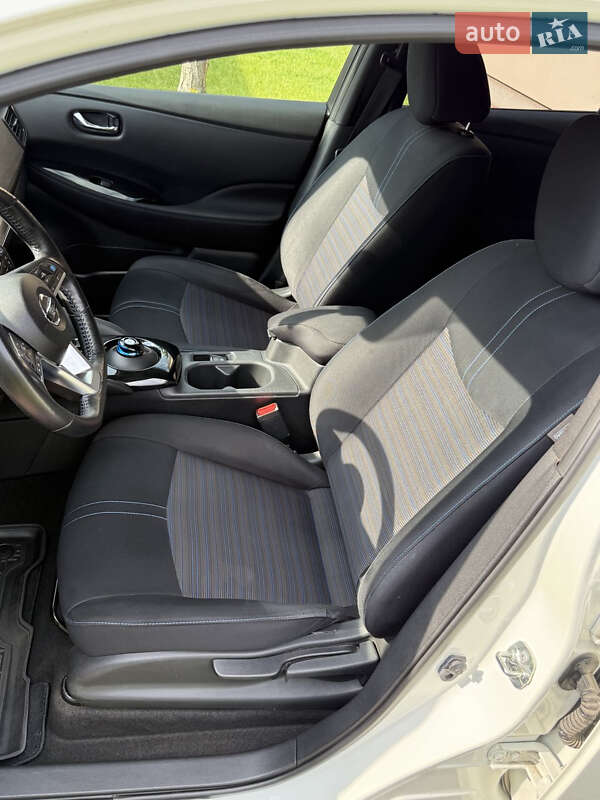 Хетчбек Nissan Leaf 2018 в Дніпрі