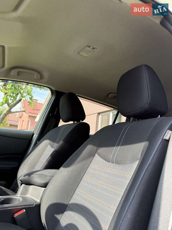 Хетчбек Nissan Leaf 2018 в Дніпрі