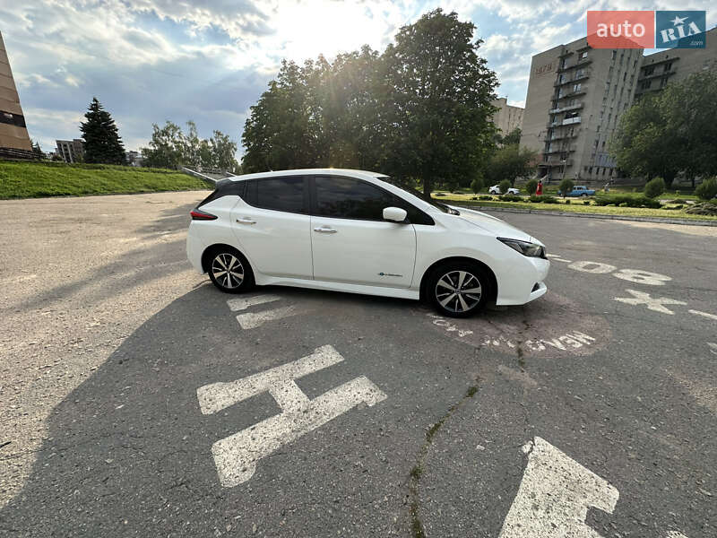 Хэтчбек Nissan Leaf 2018 в Лозовой