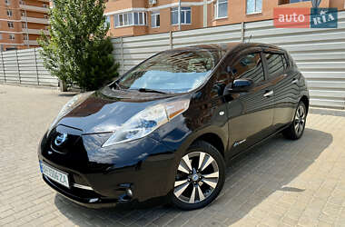 Хэтчбек Nissan Leaf 2014 в 