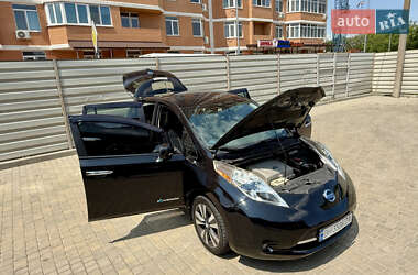 Хэтчбек Nissan Leaf 2014 в 