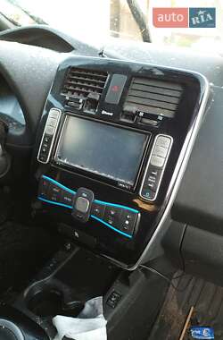 Хэтчбек Nissan Leaf 2014 в 
