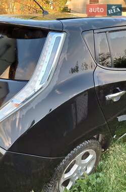 Хэтчбек Nissan Leaf 2014 в 