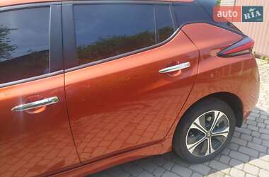 Хэтчбек Nissan Leaf 2022 в 