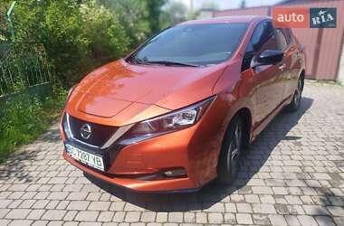 Хэтчбек Nissan Leaf 2022 в 
