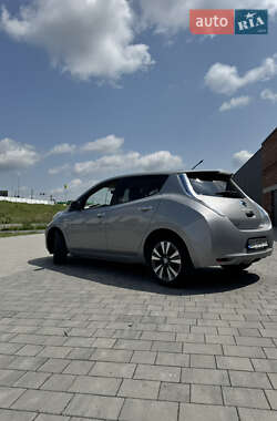 Хэтчбек Nissan Leaf 2011 в 