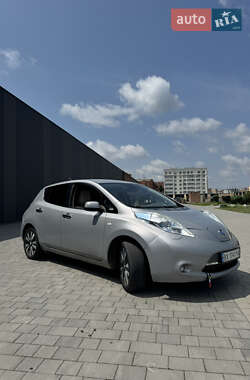 Хэтчбек Nissan Leaf 2011 в 