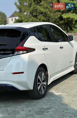 Хэтчбек Nissan Leaf 2018 в 