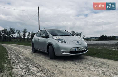 Хетчбек Nissan Leaf 2011 в Глибокій