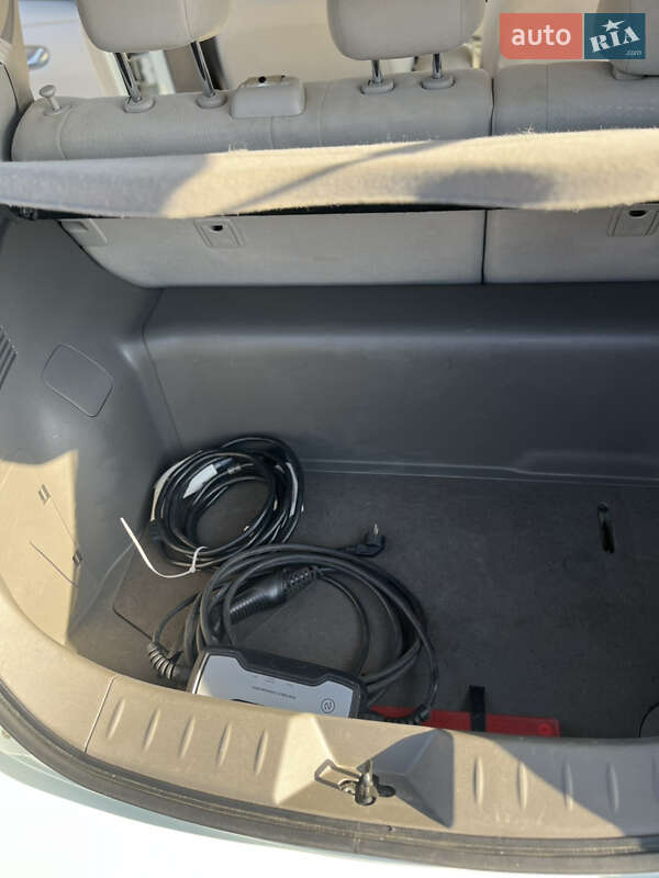 Хетчбек Nissan Leaf 2012 в Кам'янці-Бузькій фото 15 Хетчбек Nissan Leaf 2012 в Кам'янці-Бузькій
