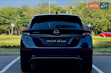 Хэтчбек Nissan Leaf 2022 в 