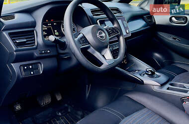 Хэтчбек Nissan Leaf 2022 в 