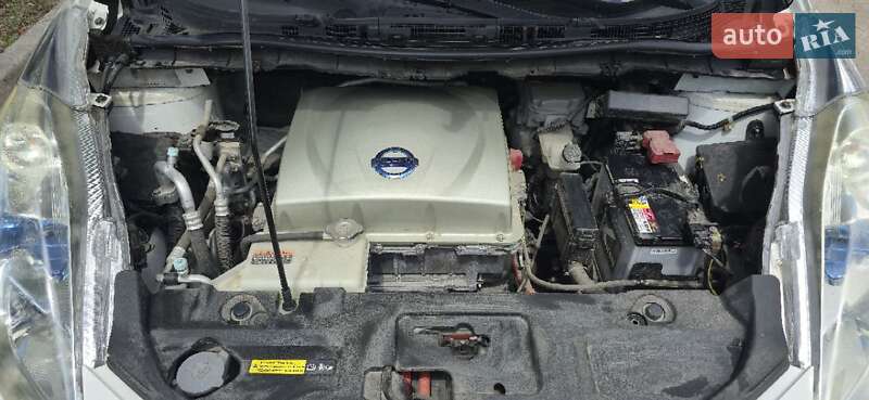 Хетчбек Nissan Leaf 2015 в Дніпрі