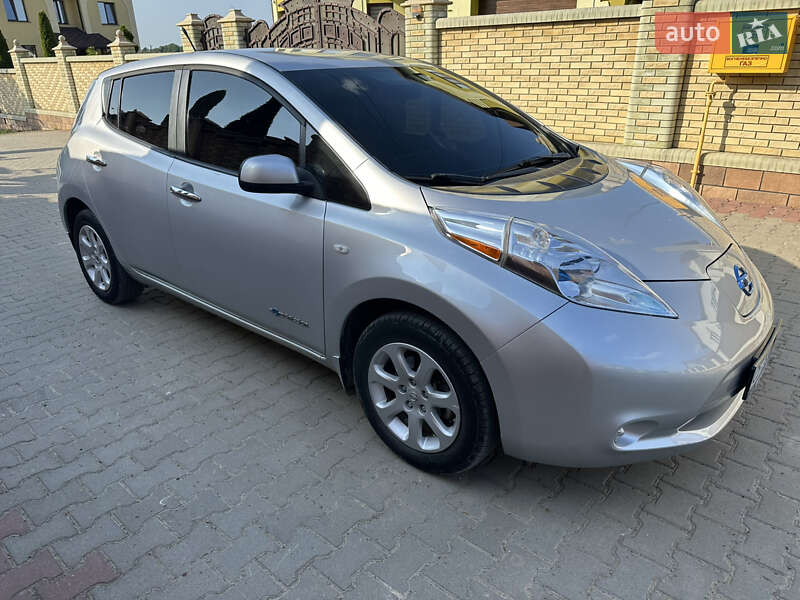 Хэтчбек Nissan Leaf 2013 в Черновцах