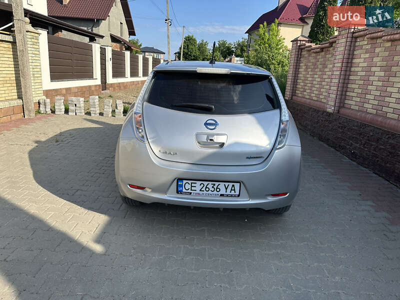Хэтчбек Nissan Leaf 2013 в Черновцах