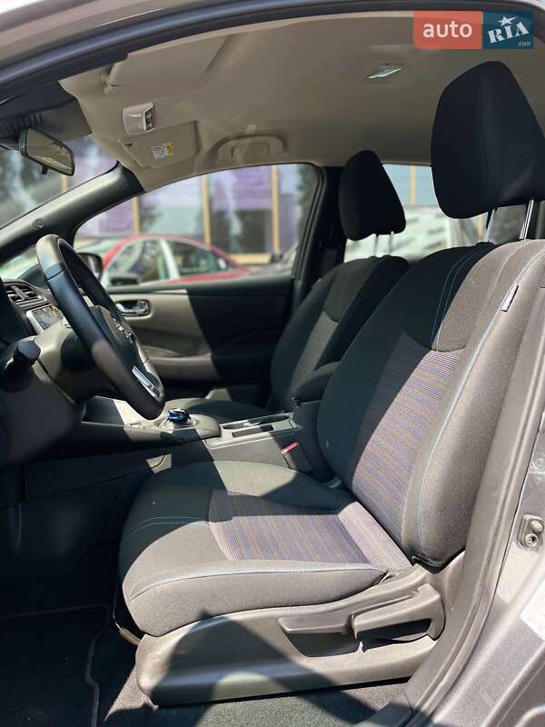 Хэтчбек Nissan Leaf 2022 в Киеве