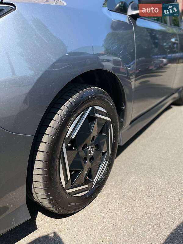 Хэтчбек Nissan Leaf 2022 в Киеве