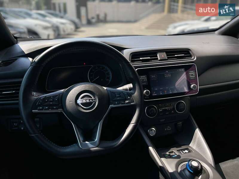 Хэтчбек Nissan Leaf 2022 в Киеве