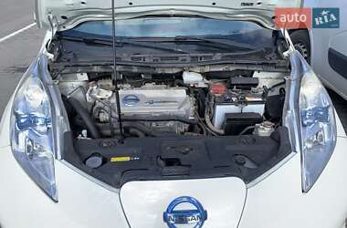 Хэтчбек Nissan Leaf 2012 в 