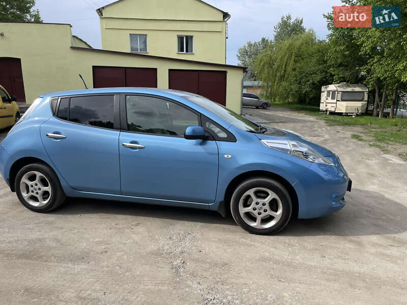 Хэтчбек Nissan Leaf 2012 в Красилове