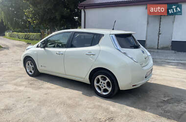 Хэтчбек Nissan Leaf 2012 в 