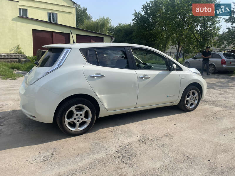 Хэтчбек Nissan Leaf 2012 в Красилове