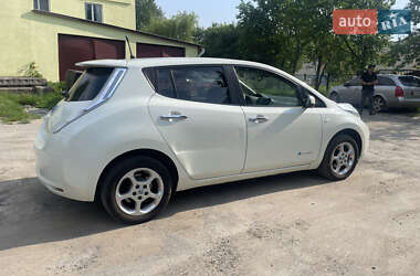 Хэтчбек Nissan Leaf 2012 в 