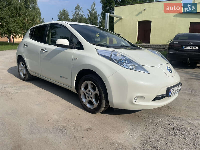 Хэтчбек Nissan Leaf 2012 в Красилове