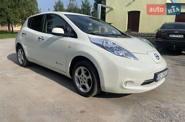 Хэтчбек Nissan Leaf 2012 в 