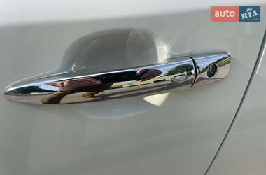 Хэтчбек Nissan Leaf 2012 в 
