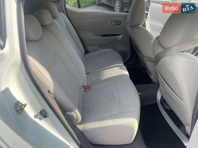 Хэтчбек Nissan Leaf 2012 в Красилове