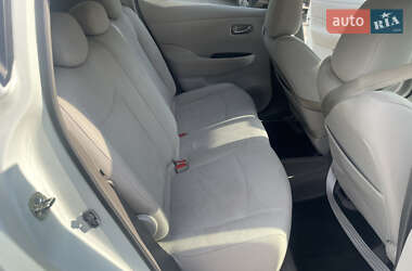 Хэтчбек Nissan Leaf 2012 в 