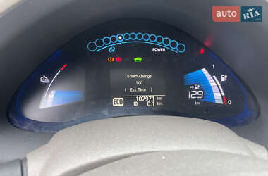 Хэтчбек Nissan Leaf 2012 в 