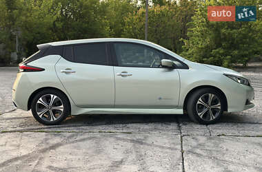 Хэтчбек Nissan Leaf 2018 в 