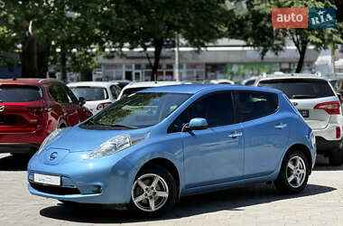 Хэтчбек Nissan Leaf 2013 в 
