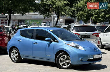 Хэтчбек Nissan Leaf 2013 в 