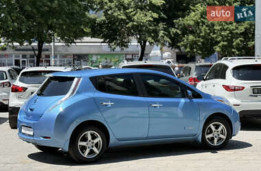 Хэтчбек Nissan Leaf 2013 в 