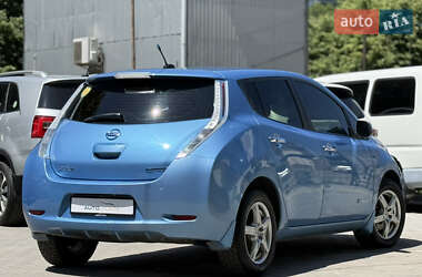 Хэтчбек Nissan Leaf 2013 в 