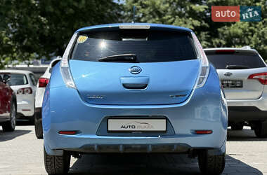 Хэтчбек Nissan Leaf 2013 в 