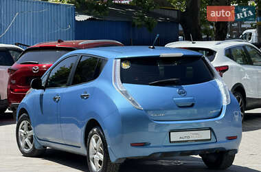 Хэтчбек Nissan Leaf 2013 в 