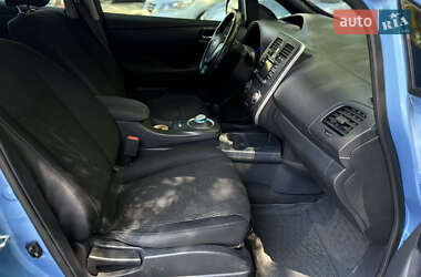 Хэтчбек Nissan Leaf 2013 в 