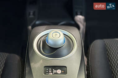 Хэтчбек Nissan Leaf 2013 в 